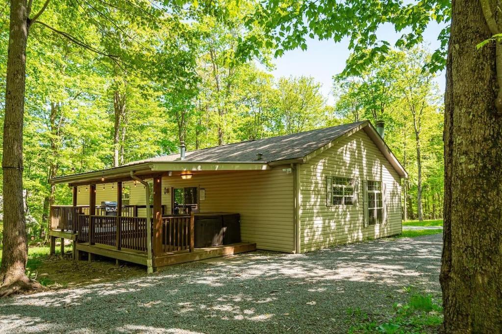 *Entire House • Sleeps 9 • Hot Tub • Pets Welcome* McHenry Exterior foto