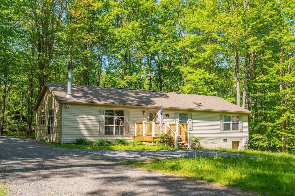 *Entire House • Sleeps 9 • Hot Tub • Pets Welcome* McHenry Exterior foto