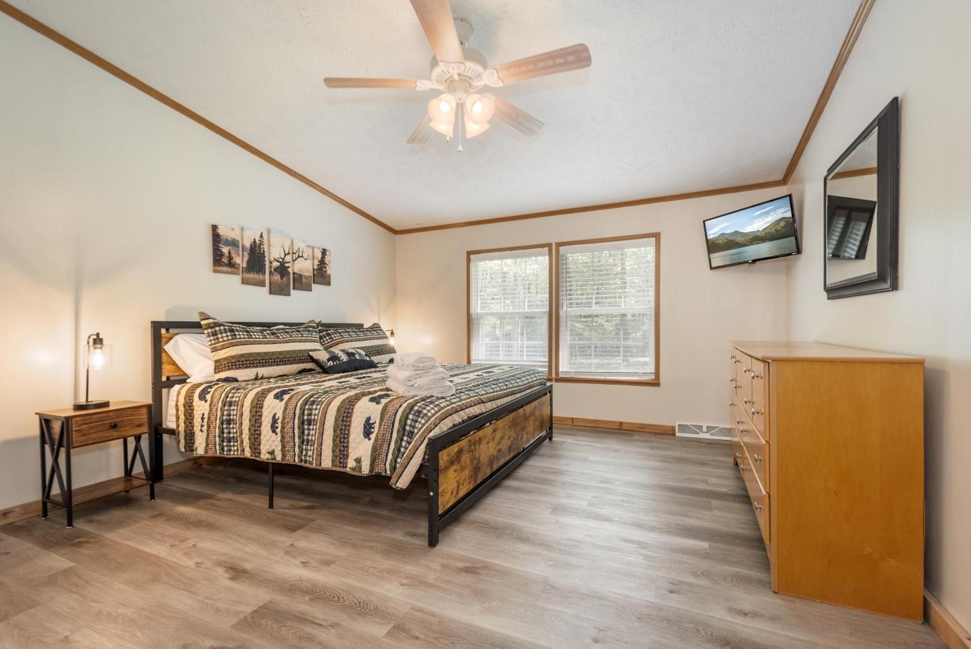 *Entire House • Sleeps 9 • Hot Tub • Pets Welcome* McHenry Exterior foto
